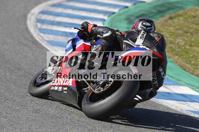 /02 29.01.-02.02.2024 Moto Center Thun Jerez/Gruppe rot-red/backside